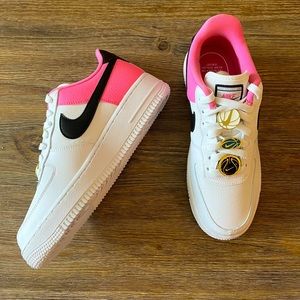 Nike Air Force 1 '07 SE w/ Basketball Pins